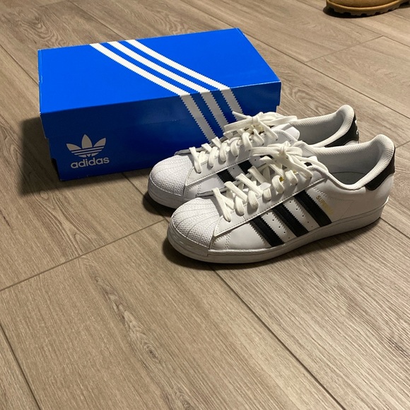 Adidas - Superstar. Size 9 - Picture 1 of 7